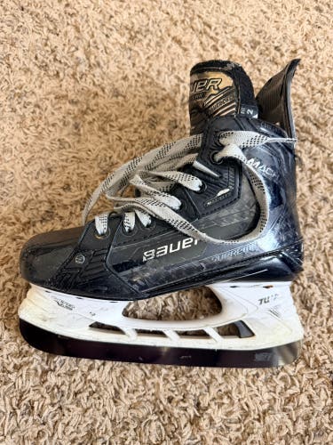 Black 2022 Bauer Supreme Mach Hockey Skates Size 4 (Used)