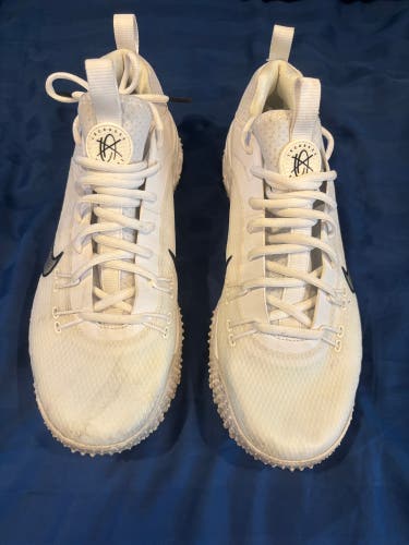 White Men's Size M 11.0 (W 12.0) Adult Nike Alpha Huarache Elite Turf Shoes (Used)