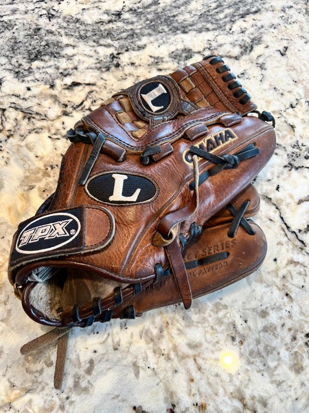 Louisville Slugger TPX Omaha RH Baseball Glove 12" (Used)