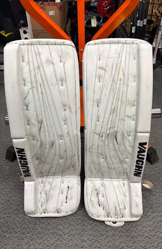 28" + 2" Vaughn Ventus SLR JR (Used) White Junior Goalie Leg Pads ice hockey goal