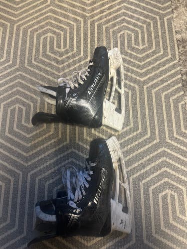 Black 2023 Bauer Vapor Hyperlite 2 Hockey Skates Regular Width Pro Stock 10 (Used)