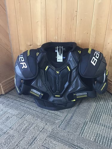 Medium Intermediate Bauer Supreme Matrix Shoulder Pads (New)