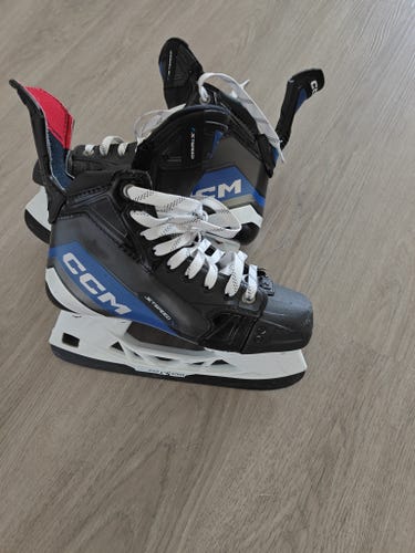 CCM JetSpeed XTRA PLUS Hockey Skates Wide Width Size 5.5 (Used)