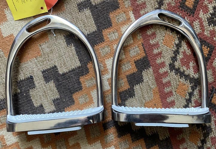 Stainless steel 4.75" offset English stirrup irons w/pads