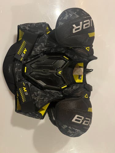 Men's Large Intermediate Bauer Supreme M3 Shoulder Pads (Used)