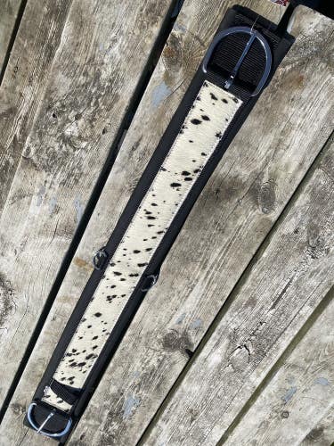 34" Showman neoprene Western cinch w/hair-on cowhide