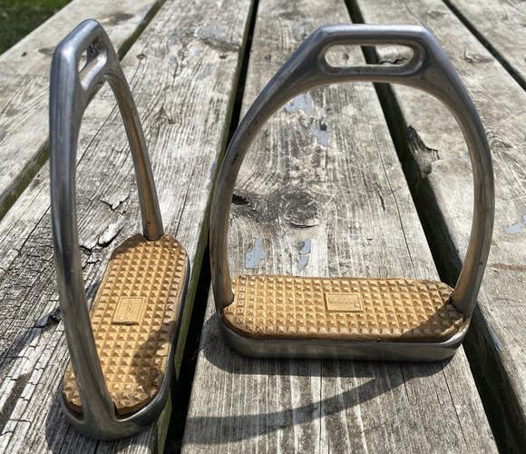 Used Stubben stainless 4.5" English stirrup irons w/pads