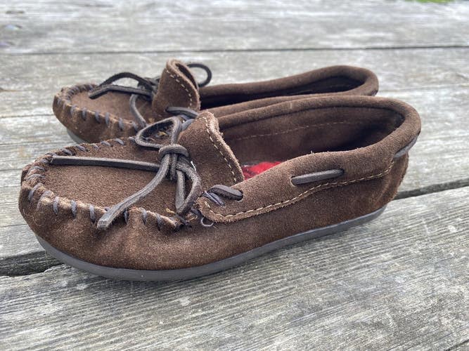 Child's 11 Minnetonka chocolate brown suede leather moccasins NWOT