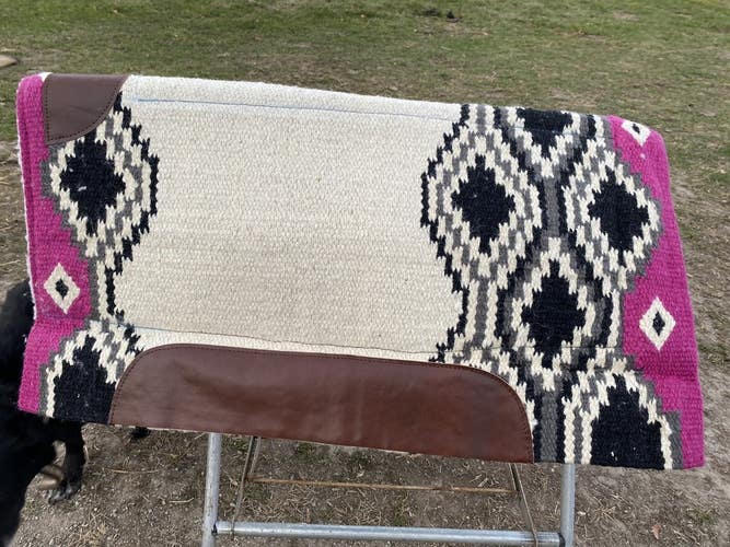 Beige w/pink, black wool cutter style Western saddle pad w/fleece 34 X 36