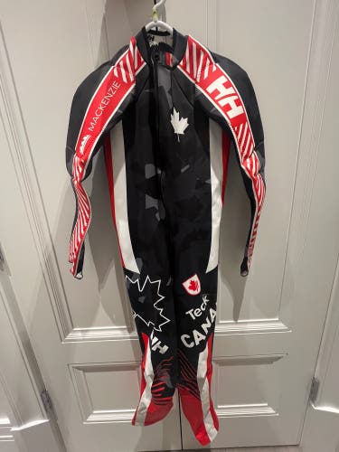 Unisex XL 2022 Helly Hansen Ski Suit (New)