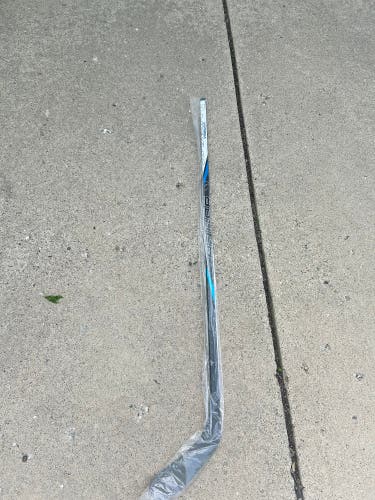 Senior Bauer Nexus League Right Handed Hockey Stick P28 77 Flex (New)