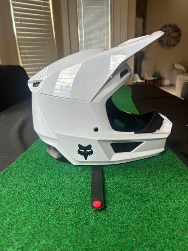 Fox racing V core dot dirt bike, ATV, motocross helmet all white size adult XXL (63-64cm)