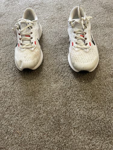 White Men's Size M 8.5 (W 9.5) Nike Winflo 10 Shoes (Used)