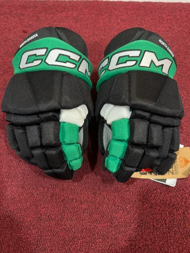 CCM Tacks XF Pro Gloves 13" Pro Stock (New) Item#NDNE13