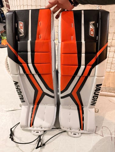Vaughn Velocity V10 Goalie Pads 30+2 — Lightly Used