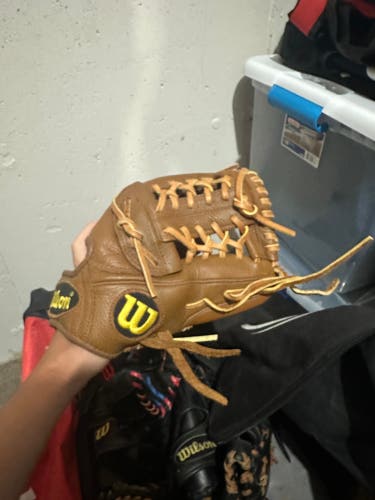 2023 Wilson A1000 RH Infield Baseball Glove 12" (Used)