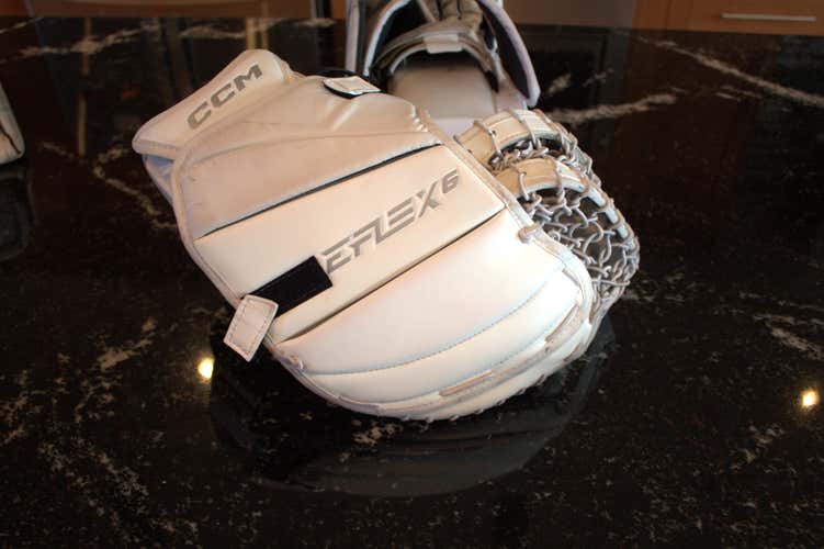 CCM EFlex 6 580 Custom Glove Full Right (GR) (Used)
