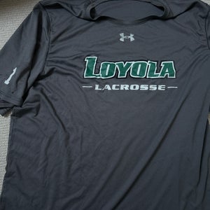 Loyola Large Men's Under Armour Shirt
