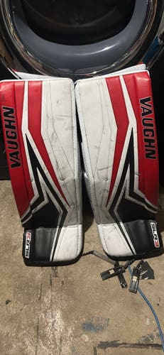 33" Vaughn SLR3 Pro Carbon Goalie Leg Pads (Used)