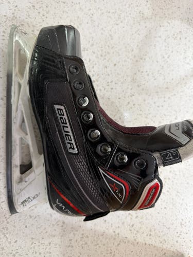 2017 Bauer Vapor X700 Hockey Goalie Skates Regular Width Size 4 (Used)