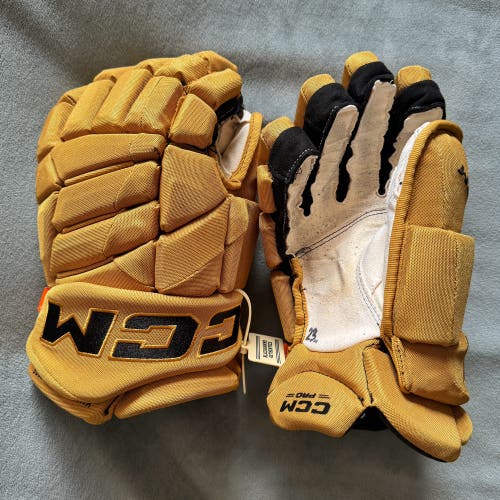2025 NHL Winter Classic Chicago Blackhawks Game Worn Pro Stock CCM Jetspeed Senior 14" Gloves - HGJS