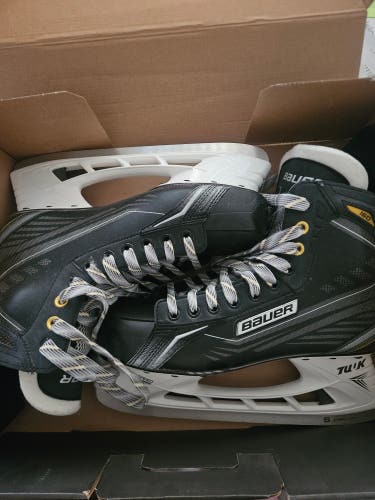 Black Bauer Supreme 160 Hockey Skates Regular Width 10 (Used)