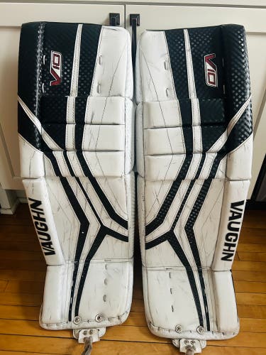 31" Vaughn Velocity V10 Goalie Leg Pads (Used)
