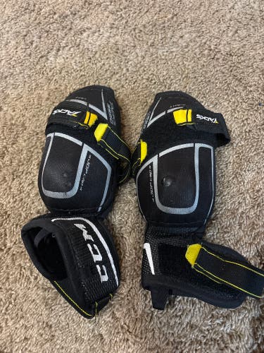 Youth Medium CCM Tacks 9550 Elbow Pads (Used)