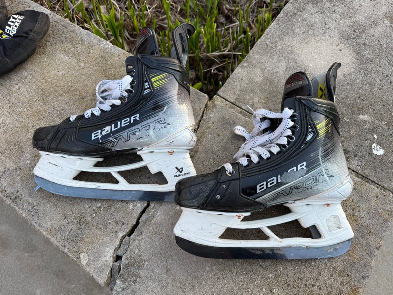 2023 Bauer Vapor Hyperlite 2 Hockey Skates Narrow Width Size 4.5 (Used)