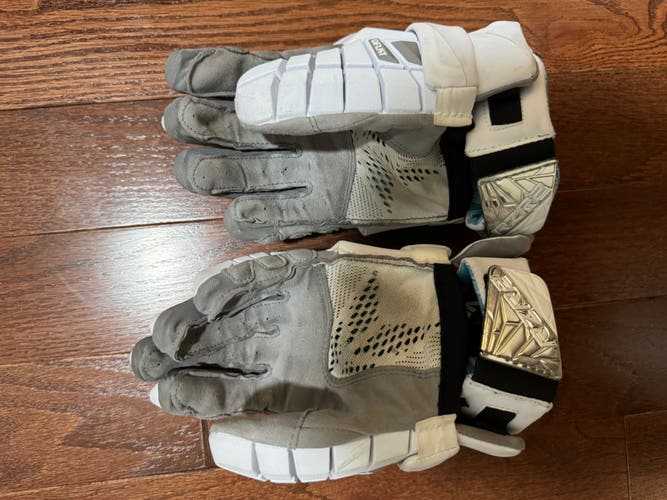 STX Surgeon RZR2 Lacrosse Gloves SLIGHTY USED