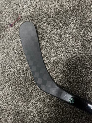 Intermediate Bauer Pulse Right Handed Hockey Stick P28 55 Flex (New)
