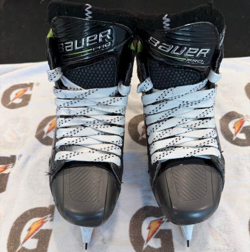 2024 Model Bauer Pro Hockey Goalie Skates Intermediate Size 6 / Fit 2 (Gently Used)