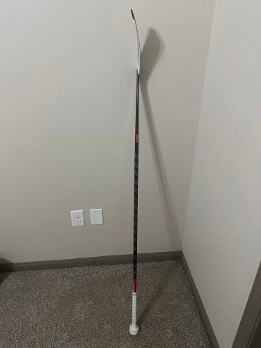 Intermediate Warrior Covert QRE 10 Right Handed Hockey Stick P88M 70 Flex (New)