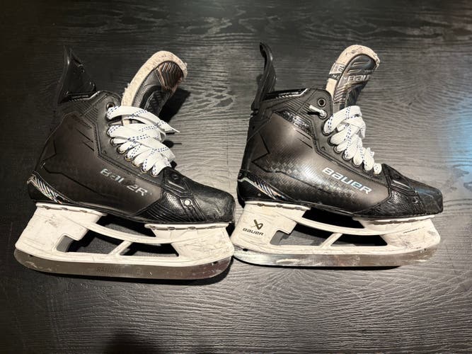 Black 2024 Bauer Supreme Shadow Hockey Skates Regular Width Pro Stock 10 (Used)