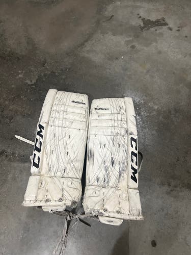 31" CCM Extreme Flex 500 Goalie Leg Pads (Used)