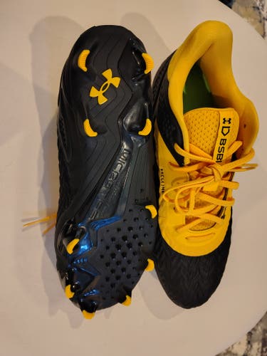 Yellow Men's Size M 11.5 (W 12.5) Under Armour Low Top Molded Cleats (New)