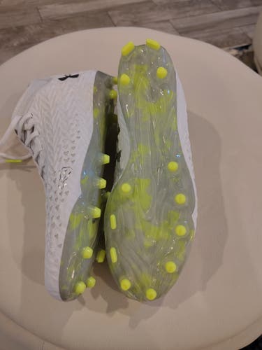 Men's Size M 10.5 (W 11.5) Adult Under Armour Mid Top Molded Cleats (New)