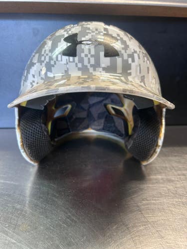 Used Under Armour HELMET Batting Helmet No Mask White XS 11868-S000069090