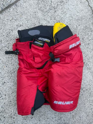 Senior XL Bauer Supreme TotalOne Hockey Pants (Used)