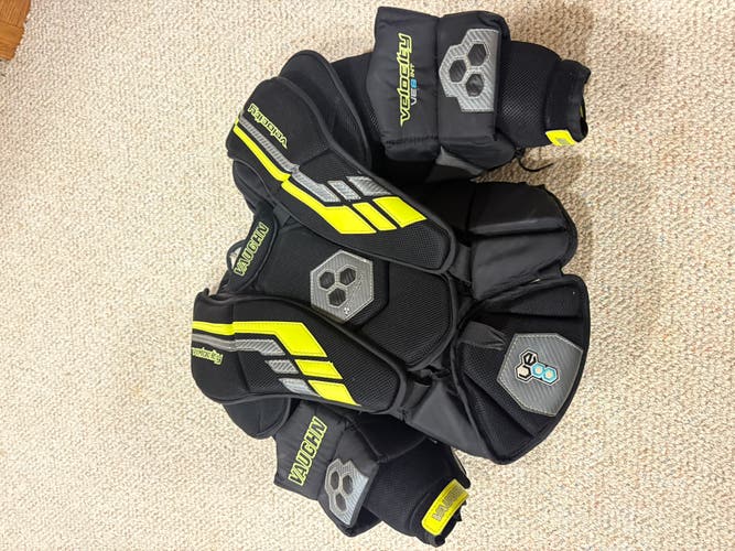 Large/Extra Large Vaughn Velocity VE8 Int Goalie Chest Protector (Used)