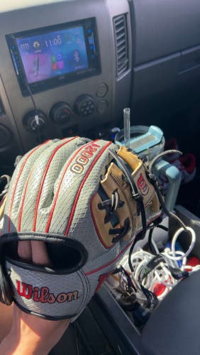 2024 Wilson A2000 RH Infield Baseball Glove 11.25" (Used)