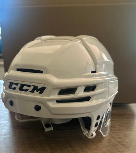 Medium CCM Tacks 910 Helmet (New)