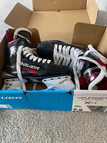 Bauer Vapor X4 Hockey Skates Regular Width 7.5 (Used)