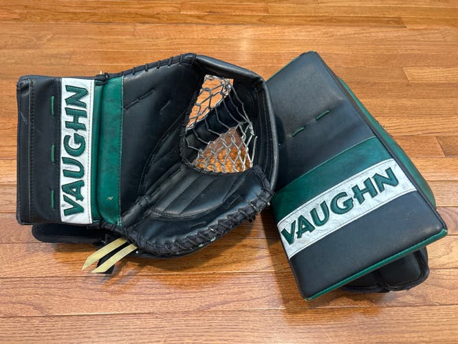 University Of North Dakota Pro Stock VE8 Pro Carbon Glove & Blocker