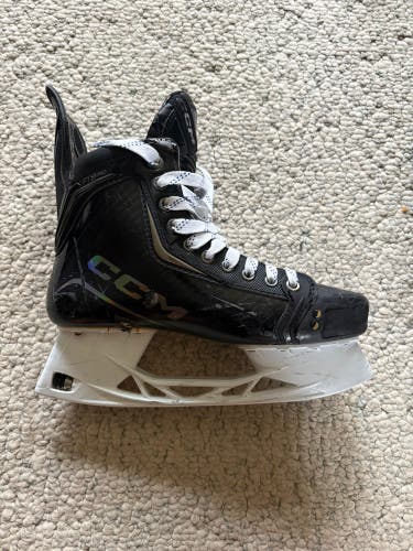 Black 2025 CCM JetSpeed FT8 Pro Hockey Skates Regular Width 8.5 (Used)
