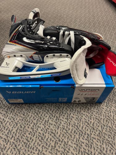 Bauer Vapor Flypro Hockey Skates 6 (New) Fit 3