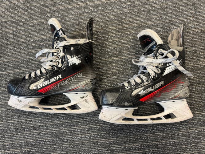 Bauer Vapor XLTX Pro Hockey Skates Regular Width Size 5 (Used)