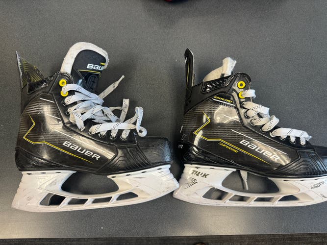 2022 Bauer Supreme Ignite Pro Hockey Skates Extra Wide Width 9 (Used)