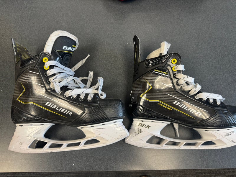 2022 Bauer Supreme Ignite Pro Hockey Skates Extra Wide Width 9 (Used)