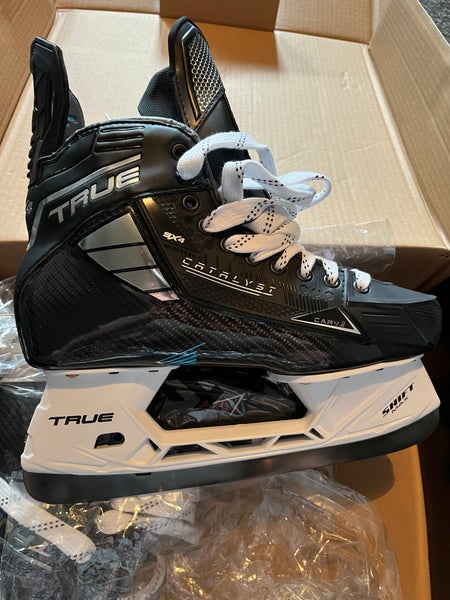Black 2025 True Catalyst 9x4 Hockey Skates Wide Width Pro Stock 10 (New)